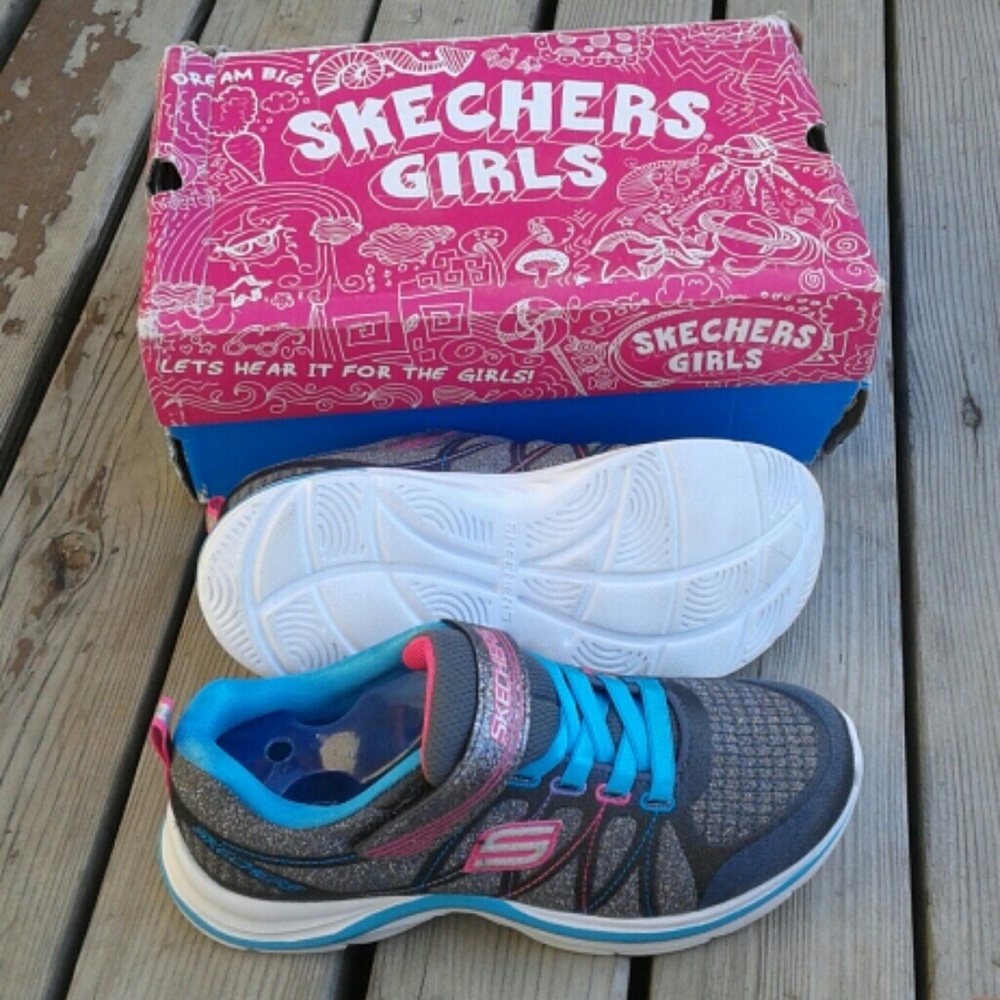 Girls skechers swift kicks size 2.5